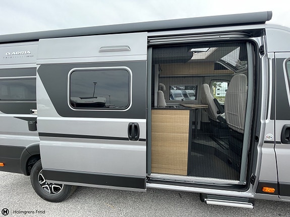 Adria Twin Select 640 SGX 7 of 26
