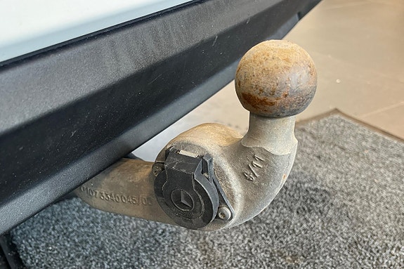Mercedes-Benz E200 26 of 27
