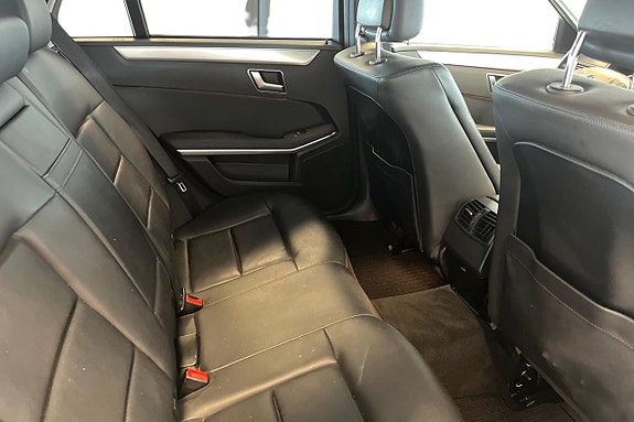Mercedes-Benz E200 21 of 27