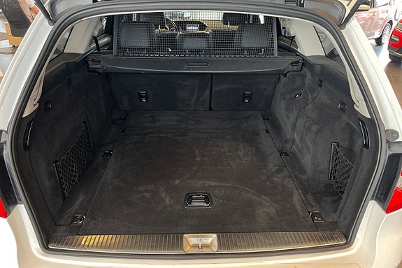 Mercedes-Benz E200 23 of 27