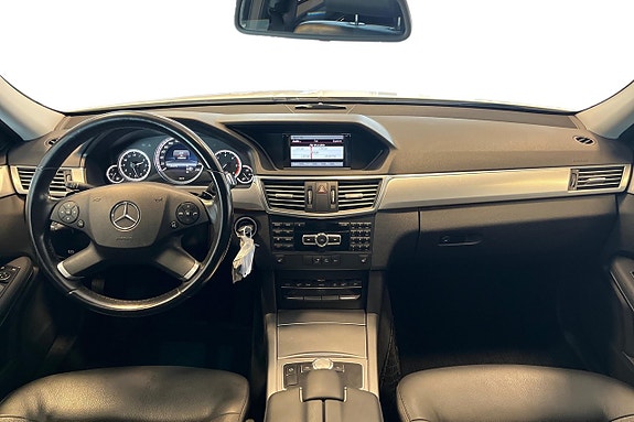 Mercedes-Benz E200 12 of 27