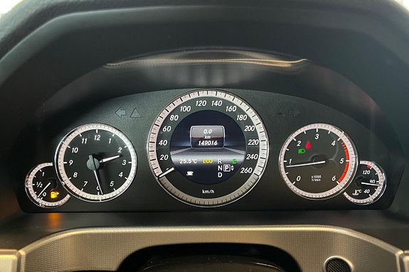 Mercedes-Benz E200 15 of 27