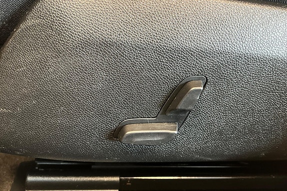 Mercedes-Benz E200 18 of 27