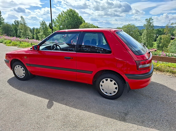 Mazda 323S 2 of 11