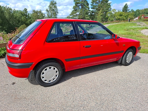 Mazda 323S 3 of 11