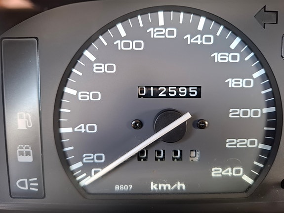 Mazda 323S 5 of 11