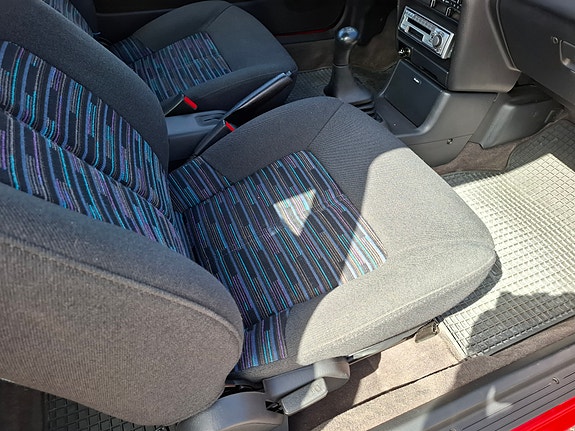 Mazda 323S 4 of 11
