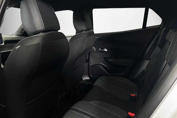 Peugeot 2008 8 of 17