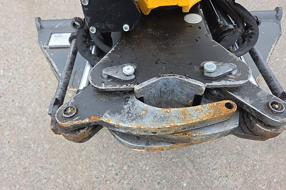 Sunward SWE 35UF Minigrävare med tiltrotator och grip 15 of 24