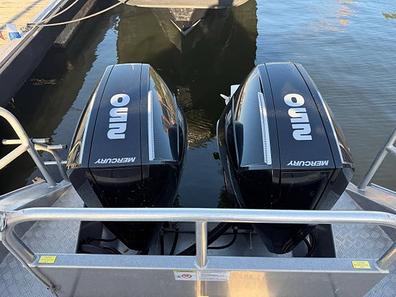 Arronet 28 Surprise - 2x250 Mercury v8 11 of 12