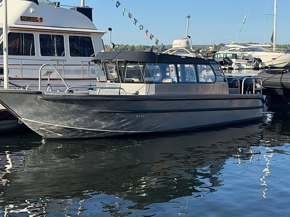 Arronet 28 Surprise - 2x250 Mercury v8 2 of 12