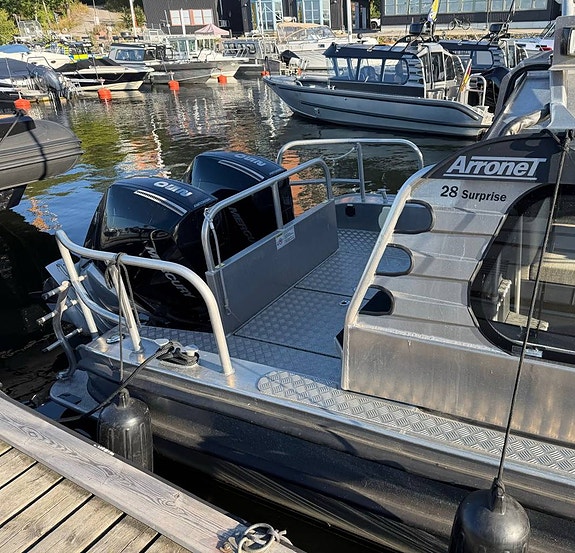 Arronet 28 Surprise - 2x250 Mercury v8 4 of 12