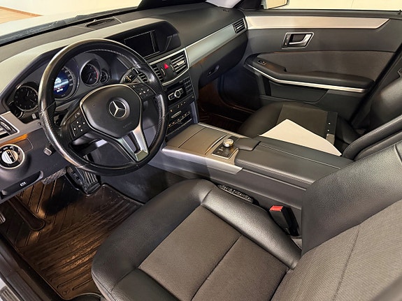 Mercedes-Benz E220 9 of 17