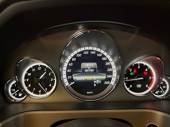 Mercedes-Benz E220 11 of 17