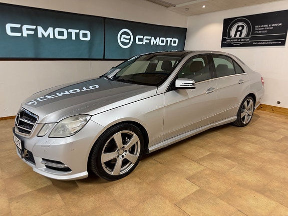 Mercedes-Benz E220 2 of 17