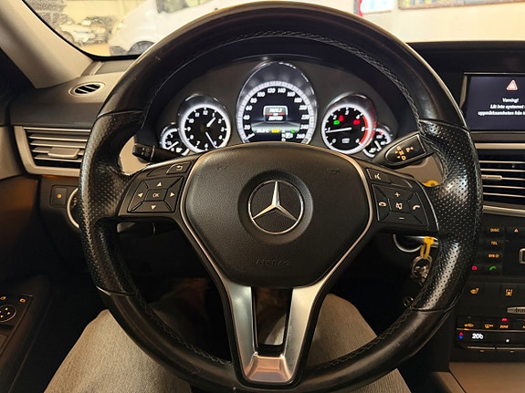Mercedes-Benz E220 10 of 17