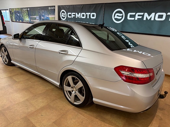 Mercedes-Benz E220 5 of 17