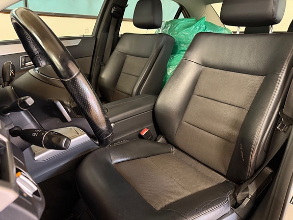 Mercedes-Benz E220 7 of 17