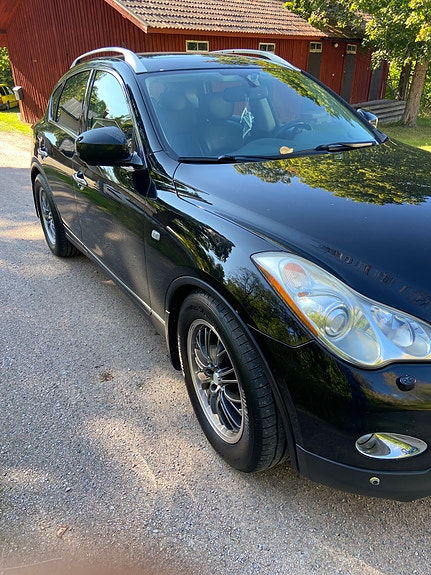 Infiniti FX35 4 of 6