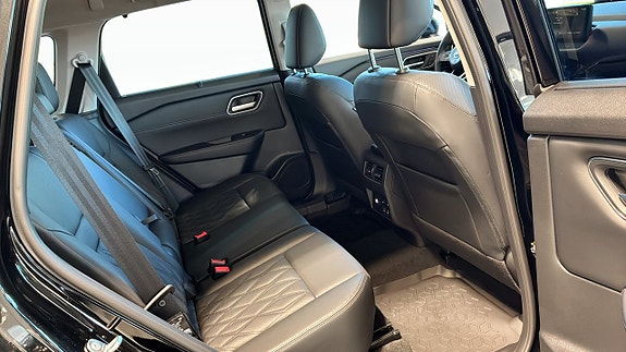 Nissan X-Trail 5 of 9