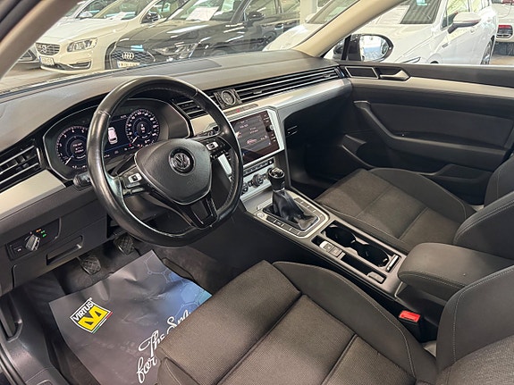 Volkswagen Passat 9 of 15