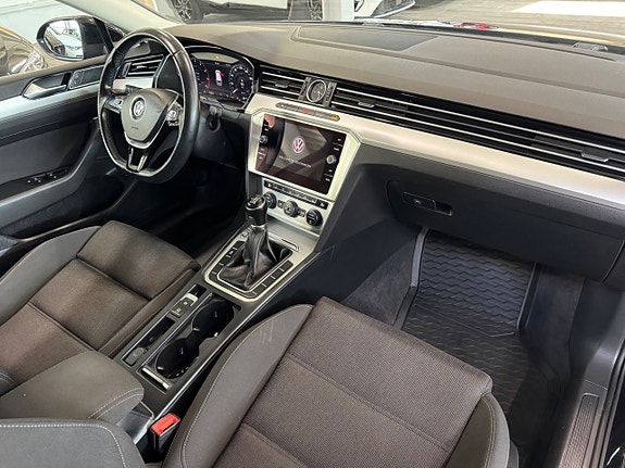 Volkswagen Passat 6 of 15