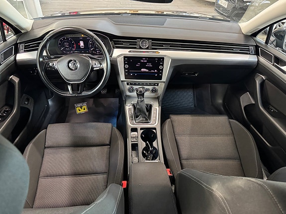 Volkswagen Passat 10 of 15