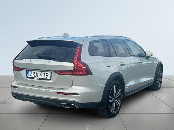 Volvo V60 Cross Country 6 of 20
