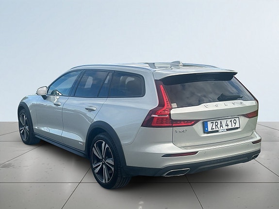 Volvo V60 Cross Country 5 of 20