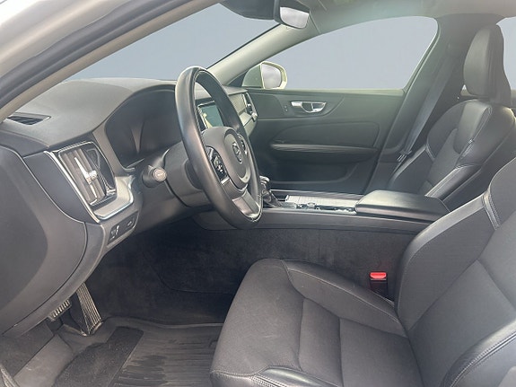Volvo V60 Cross Country 7 of 20