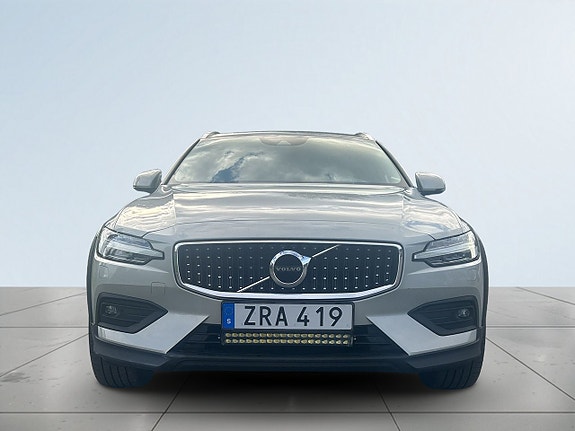 Volvo V60 Cross Country 2 of 20