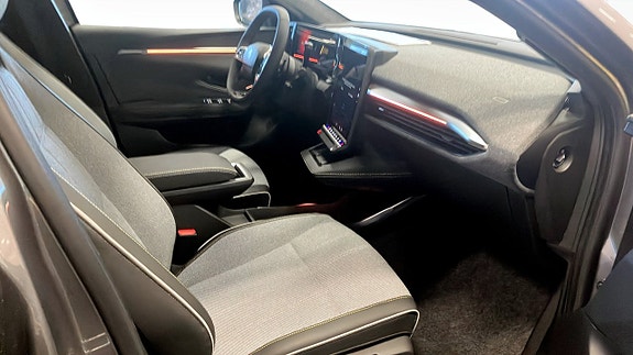 Renault Scenic E-Tech 3 of 12