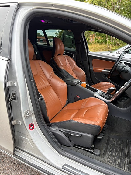 Volvo V60 2 of 7