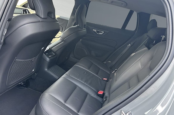 Volvo V60 8 of 15