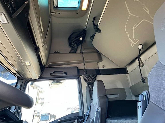 MAN TGX 35.520 8x2H-6 BL CH 11 of 15
