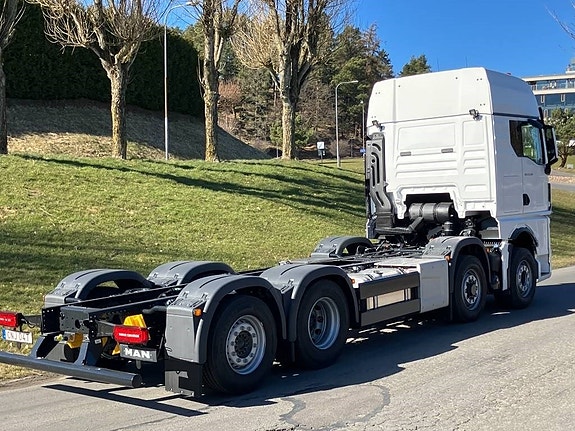 MAN TGX 35.520 8x2H-6 BL CH 6 of 15