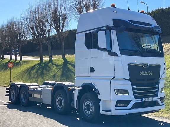 MAN TGX 35.520 8x2H-6 BL CH 5 of 15