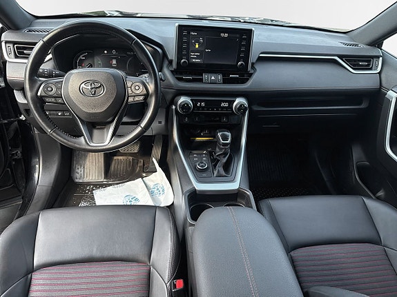 Toyota RAV4 8 of 22