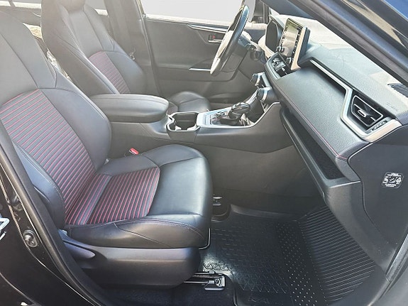Toyota RAV4 6 of 22
