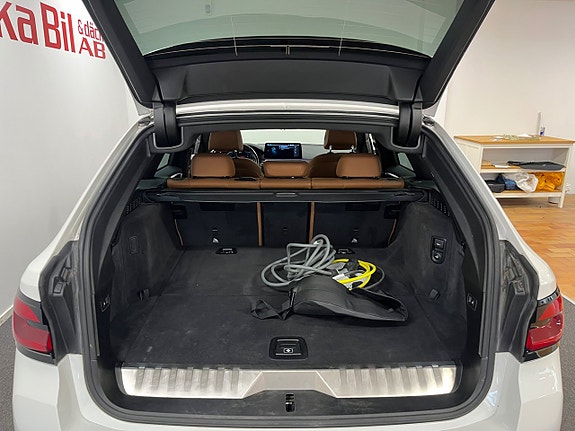 BMW 530e 12 of 26