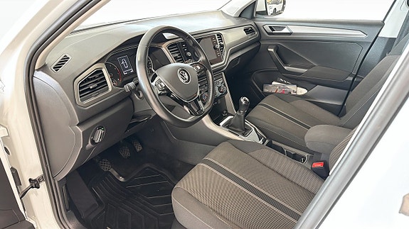 Volkswagen T-Roc 9 of 12