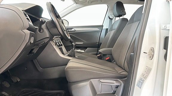 Volkswagen T-Roc 10 of 12