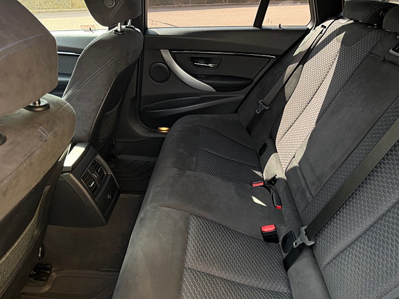 BMW 320d 11 of 15