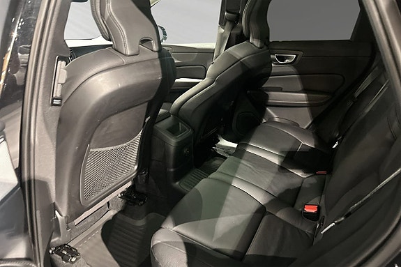 Volvo XC60 8 of 16