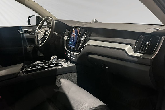 Volvo XC60 10 of 16