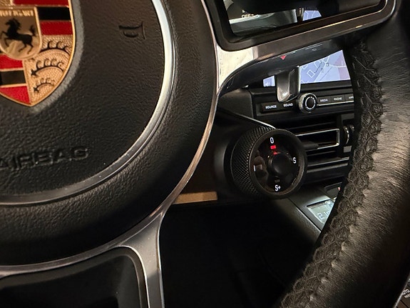 Porsche Macan S 10 of 28