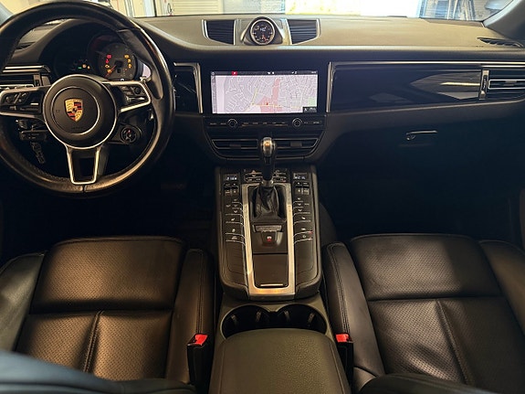 Porsche Macan S 13 of 28