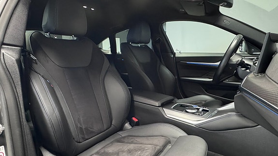 BMW i4 10 of 23