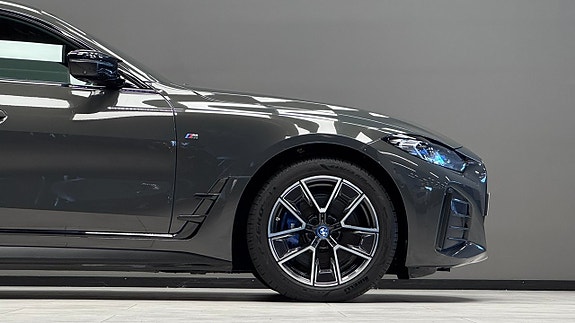 BMW i4 18 of 23