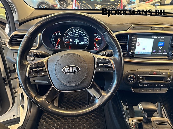 Kia Sorento 10 of 14